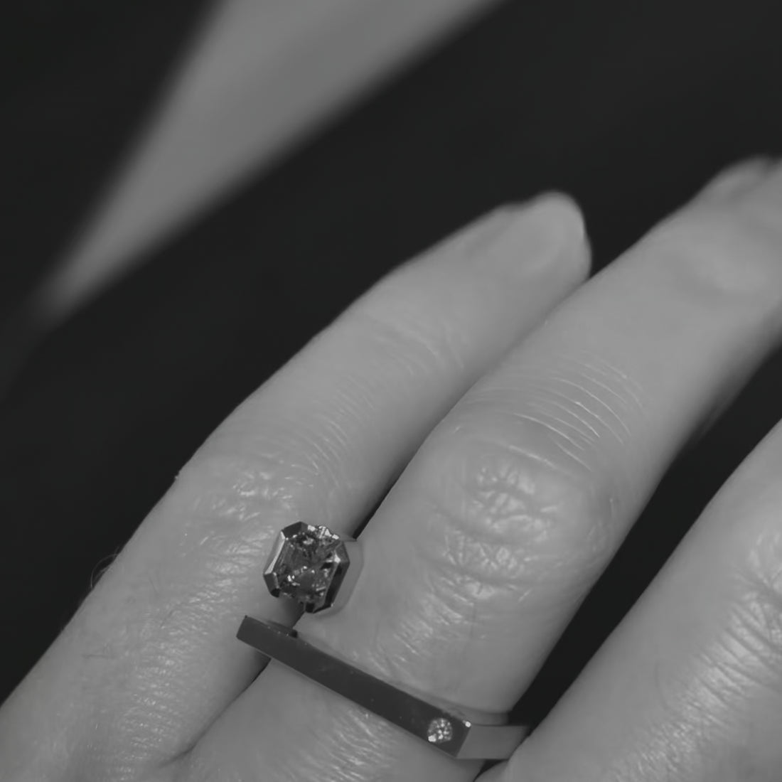 14k solid white gold Sapphire Diamonds ring CMR/232